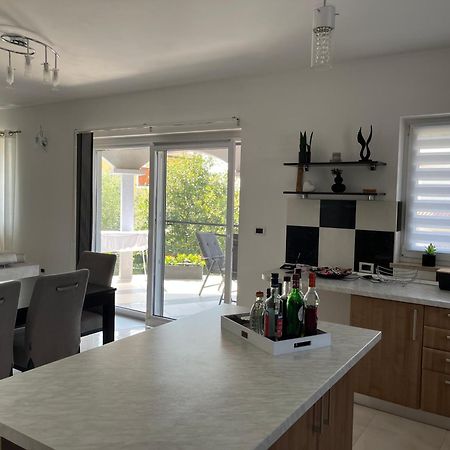 Holiday Home Mihaela Višnjan エクステリア 写真
